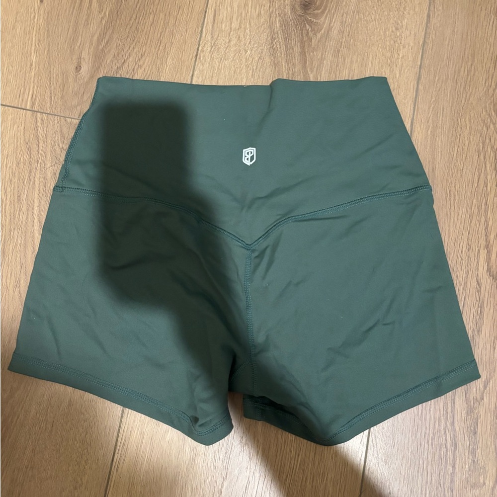 Born primitive size small bike shorts